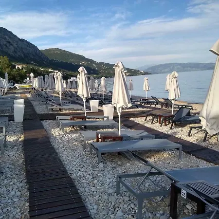 Houri's Μπαρμπάτι
