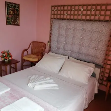 Apartament Houri's